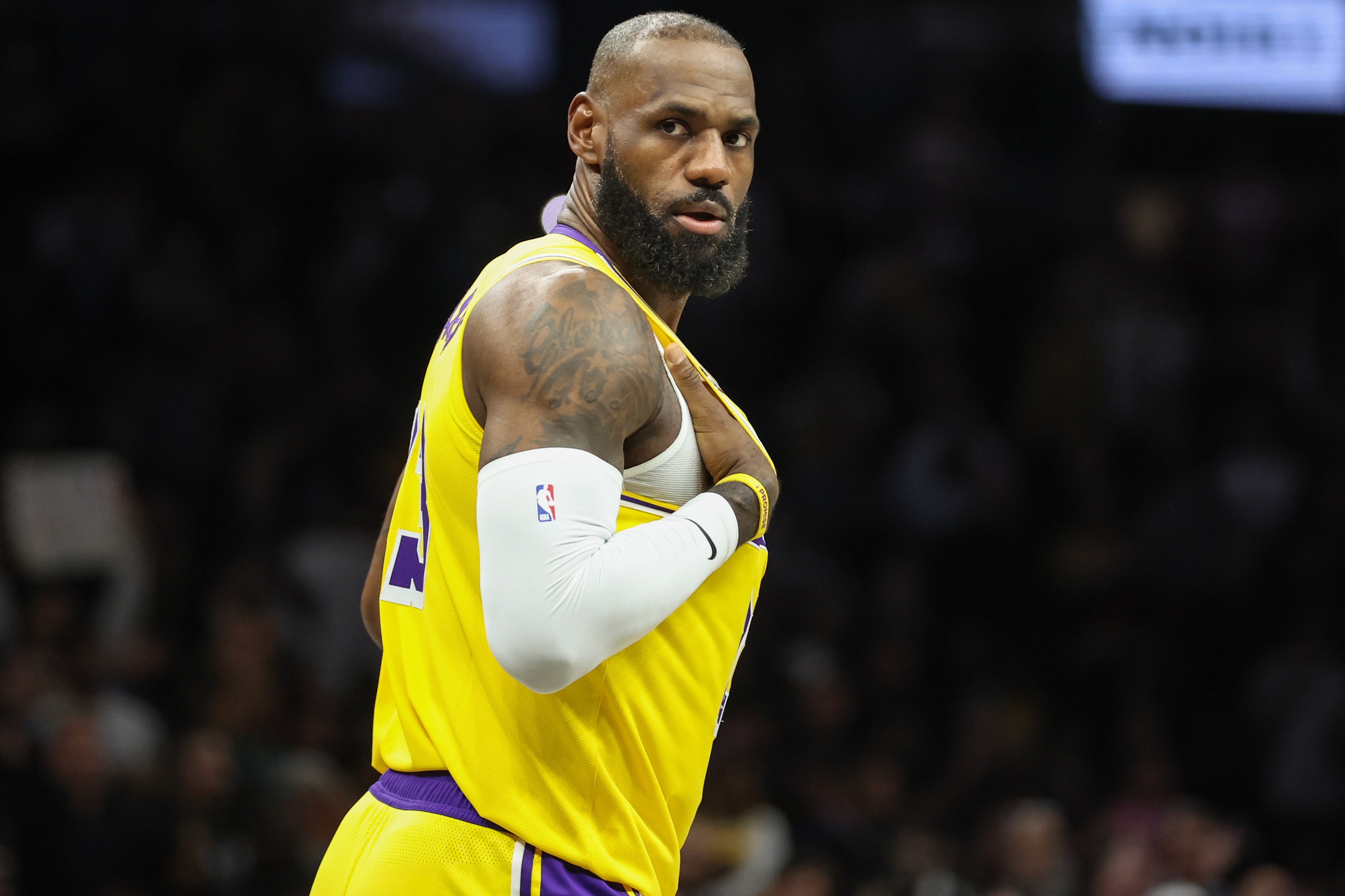 JR·史密斯：詹姆斯下赛季会回骑士 他油箱里还有很多油